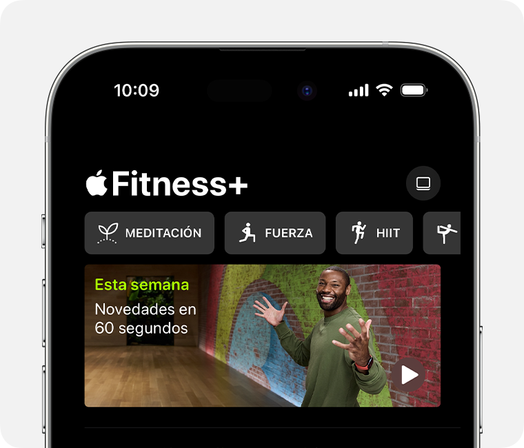 La app Apple Fitness+. Los grupos están en la parte superior derecha. Los tipos de entreno están en el medio y debajo de ellos hay un vídeo de las novedades.