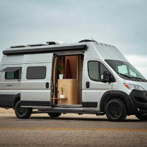 Noovo Plus: A Modern Camper Van With a Super High Interior Ceiling
