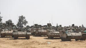 Tanques israelís en la zona fronteriza entre Israel y la zona de Rafah, en la Franja de Gaza.