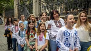 Los niños ucranianos, este martes frente a la delegación del Gobierno.