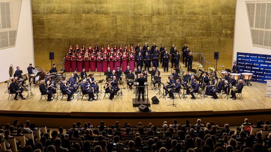 La Banda Sinfónica y el Orfeón Cantábile se unen en el XXVII Concierto de Música de Hogueras de INFORMACIÓN