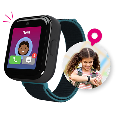 Imagen de una niña mirando su smartwatch, junto a una imagen del reloj SyncUP Kids que muestra que mamá está llamando.