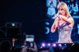 Taylor Swift sur la scène du MetLife Stadium à East Rutherford, dans le New Jersey (États-Unis), le 26 mai 2023.