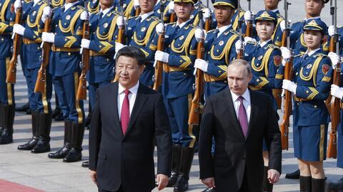 Chinese President Xi Jinping (L) accompanies Russian President Vladimir Putin (R) to view an honor guard during a welcoming ceremony outside the Great Hall of the People on June 25, 2016 in Beijing.