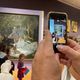 Des visiteurs de tout âge sont venus admirer l'œuvre de Monet.