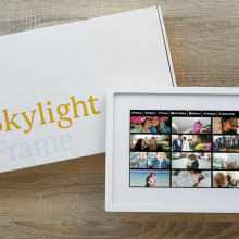 digital picture frame flat lay 