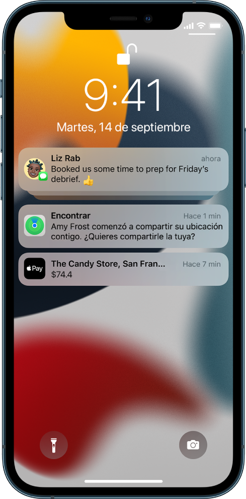 Un grupo de notificaciones y dos notificaciones separadas en la pantalla bloqueada: tres notificaciones de Mensajes, una notificación de Encontrar y una notificación de Apple Pay.