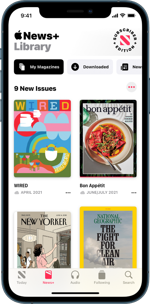 Apple News+ Library ကိုပြသနေသည့် ဖန်သားပြင်။ ထိပ်ဆုံးတွင် My Magazines နှင့် Downloaded ခလုတ်များနှင့် My Magazines ကိုရွေးချယ်ထားသည်။ အောက်ပါခလုတ်များသည် မတူညီသော မဂ္ဂဇင်းလေးမျိုးဖြစ်သည်။ ဖန်သားပြင်၏အောက်ခြေတွင် Today၊ News+၊ Audio၊ Following နှင့် Search ခလုတ်များကို News+ နှင့်အတူ အသားပေးဖော်ပြထားသည်။