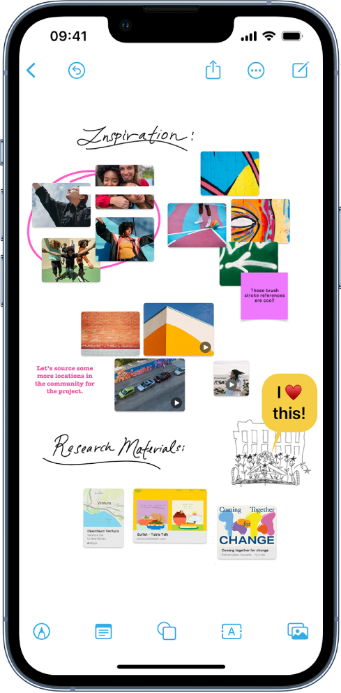 Un iPhone avec l’app Freeform ouverte. Le tableau comprend du texte manuscrit, du texte, des dessins, des figures, des photos, des vidéos, des notes, des liens et d’autres fichiers.