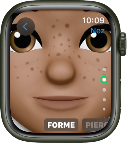 L’app Memoji sur l’Apple Watch affichant l’écran de modification du nez. Il y a un gros plan sur le visage, centré sur le nez. Le mot Forme s’affiche en bas.