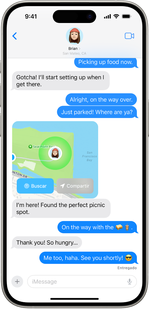 Conversación en la app Mensajes con la ubicación de un participante en un mapa.