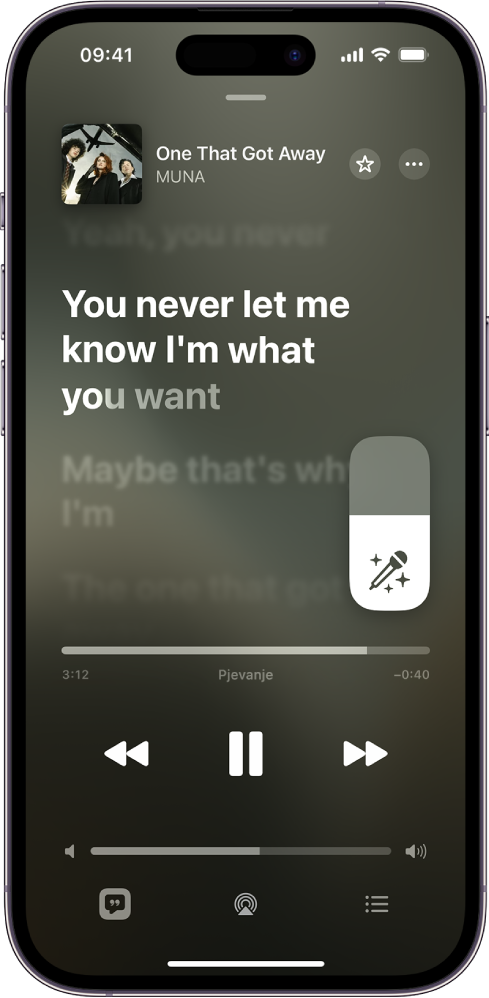 Zaslon Izvodi se prikazuje kliznik Pjevanja uz Apple Music iznad vremenske linije i s njene desne strane. Istaknuti su stihovi koji se trenutačno reproduciraju.