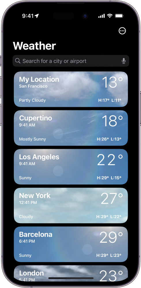 Orų ekranas, kuriame rodomas miestų sąrašas su dabartiniu laiku, temperatūra, prognoze, aukščiausia ir žemiausia temperatūromis. Ekrano viršuje yra paieškos laukas, o viršutiniame dešiniajame kampe yra mygtukas „More“.