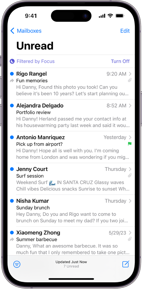 Inbox, у којем је приказана листа порука е-поште. Изнад листе порука е-поште је ознака Filtered by Focus, а десно од тога пише Turn Off.