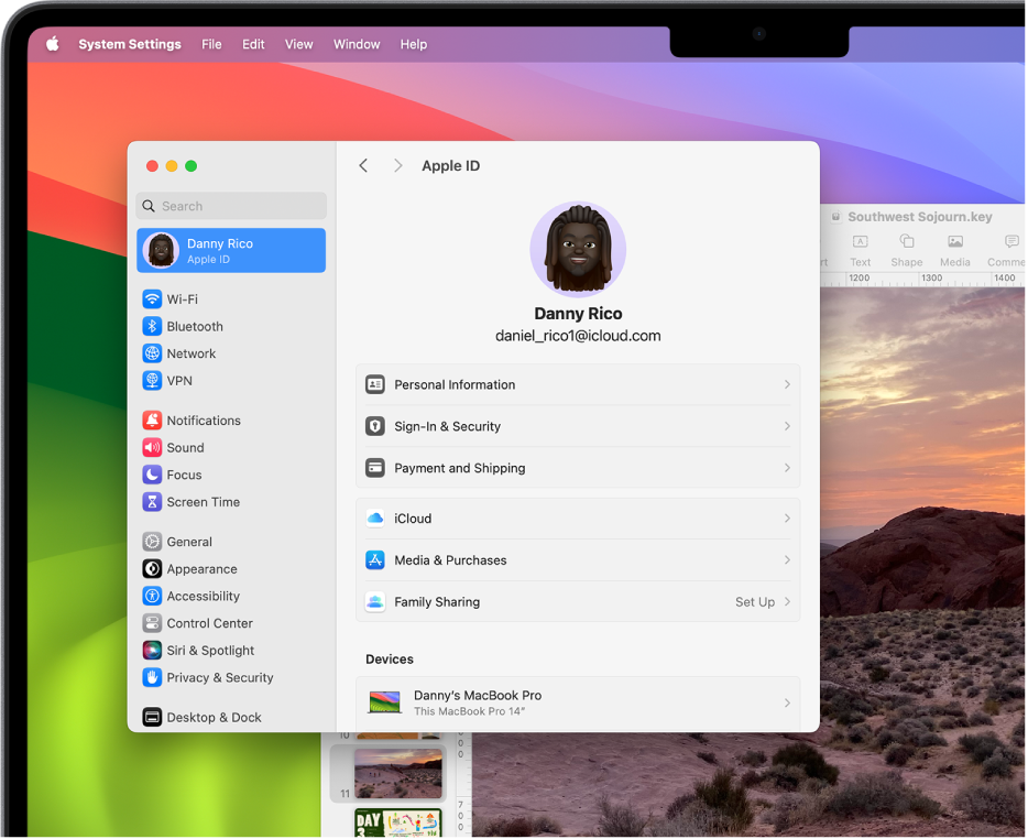 Biurko Maca oraz okno z ustawieniami systemowymi Apple ID, a także otwarty dokument aplikacji Keynote.