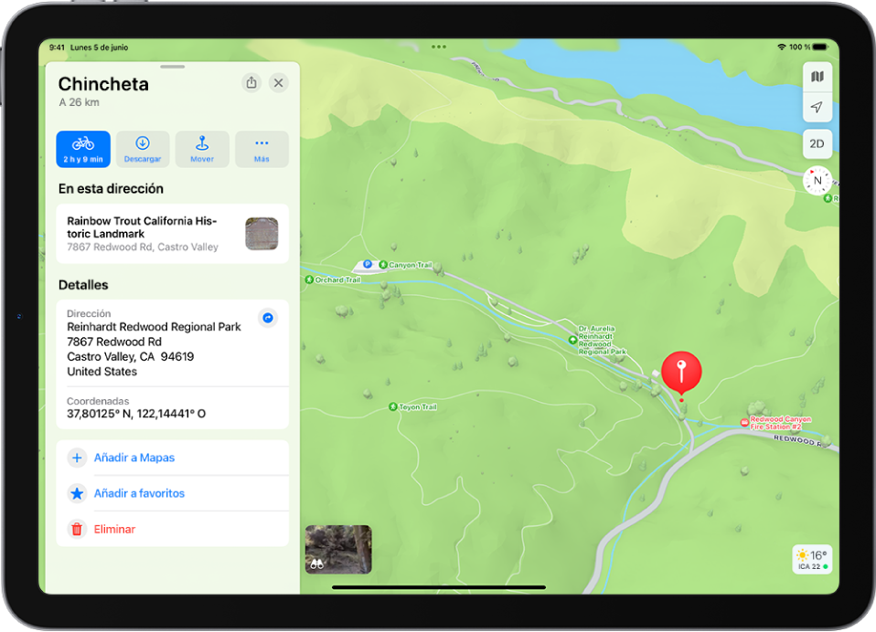 iPad con un mapa que muestra una chincheta puesta en un parque. La tarjeta incluye botones para obtener indicaciones para ir a la chincheta, descargar el área que la rodea o moverla.