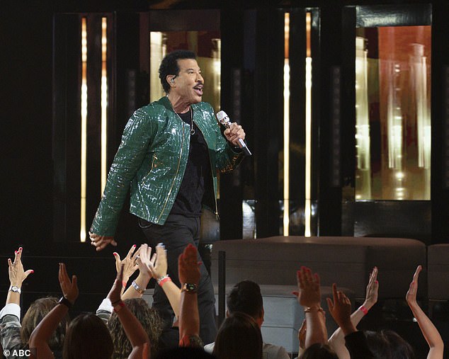 Lionel sang his hit Running With The Night and the top 12 contestants joined him on stage singing backup