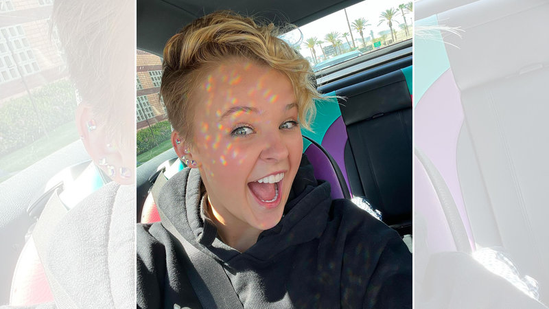 JoJo Siwa Haircut depicting an image of the youtuber after cutting off her ponytail.