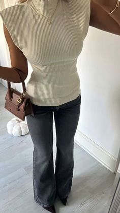 #outfit #outfitidea #stockholm #mode #zarastyle French Chic Fashion Classy, Casual Chic Outfit Women, Classy Teen Outfits, Classy School Fits, Fall Outfits Zara, Classy Outfits School, Zara Aesthetic Outfits, Classy Outfits Jeans, Basic Fancy Outfits