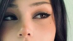 Cat Eye Makeup Aesthetic, Kitten Eyes Makeup, Hooded Downturned Eyes, Downturned Makeup, Doe Siren Eyes, Dark Features Makeup, Dark Eyeliner, Siren Eyes With Eyeliner, Dark Doe Eye Makeup