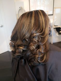 Natural Hair Streaks, Brown Highlights On Black Hair Natural, Dark Brown Hair With Blonde Highlights Black Women, Honey Blonde Highlights On Natural Hair, Black Hair With Brown And Blonde Highlights, Blonde And Brown Hair Color Highlights Black Women, Dyed Natural Hair Highlights, Highlight Natural Hair Black Women, Highlight Natural Hair