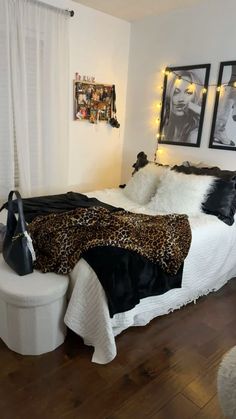 Pin de Fhernanda Carbajal en Decoración habitación en 2025 | Estilo de dormitorio, Inspo de dormitorio, Arreglo de dormitorio