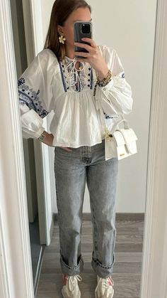 Jacquemus Le Chiquito Outfit, Outfit Ideas Blouse, Jacquemus Le Grand Bambino Outfit, Jacquemus Bambino, Jacquemus Le Bambino Long Shoulder Bag, Blouse Zara, Outfit Zara, Modest Casual Outfits, Mode Zara