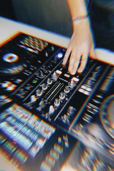 JESUS LORMENDEZ adlı kullanıcının Set DJ panosundaki Pin, 2025