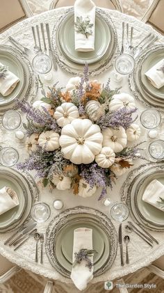 Fall and Thanksgiving Tablescapes for Round Tables: Setting the Perfect T… | Thanksgiving tablescapes, Christmas table centerpieces, Thanksgiving tablescapes simple