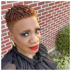 Finger coils done by me! Short Hair Designs, Blonde Afro, Twa Hairstyles, Shaved Side Hairstyles, Natural Twists, Short Locs Hairstyles, Short Human Hair Wigs, Au Naturale, Short Natural Hair Styles