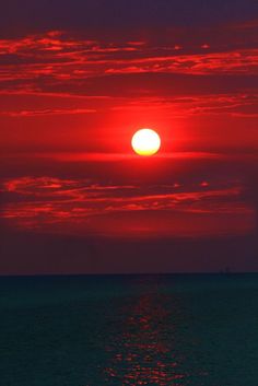 Pin by Gary Folz on Sunset | Sunset pictures, Scenery pictures, Lightning photography