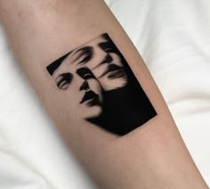 Pin de Eddie Mejia em Tatueringsidéer em 2025 | Tatuagens retro, Boas ideias para tatuagem, Tatuagens aleatórias