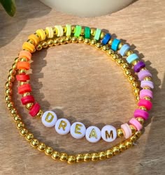 Bracelet Length Guide, Cute Bracelet Ideas To Make, Friendship Bracelet Patterns Clay Beads, Clay Bead Bracelet Ideas With Names, Names For Bracelets, Fun Bracelets To Make, Bracelet With Words Ideas, Bracelet Ideas Flat Beads, Round Bead Bracelets