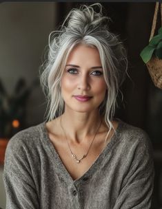 Hair Jazz, Silver White Hair, Beautiful Gray Hair, Transition To Gray Hair, Natural Gray Hair, Long Gray Hair, Silver Blonde, Edgy Hair, Grey Hair Color