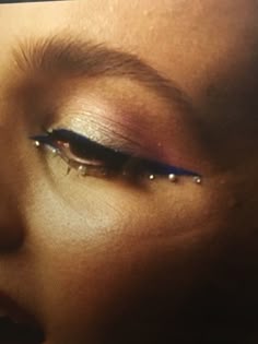 Eyeshadow Looks Euphoria, Euphoria Inspired Halloween Costumes, Makeup Looks Euphoria, Eye Makeup Euphoria, Euphoria Maddy Makeup, Simple Euphoria Makeup, Lexi Euphoria Outfits, Lexi Euphoria Makeup, Euphoria Makeup Maddy