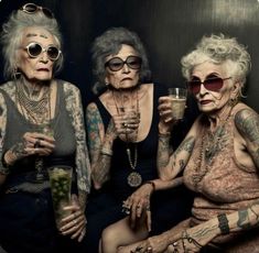 Smokey Eyes, Funny Old People, Makeup Products, Aging Gracefully, Foto Divertenti, Trendy Shorts, Packing Tips For Vacation, Homecoming Makeup, Trendy Short Hair Styles