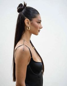 Pin by Lissele Julia on Gym hairstyle in 2025 | Long hair styles, Dark hair, Hair styles