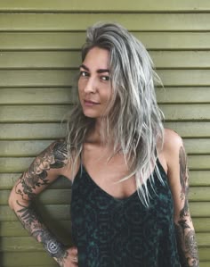 Grey Hair And Tattoos, Queer Hair, Grey Hair Journey, Grey Hair Inspiration, Beautiful Gray Hair, Natural Gray Hair, Gray Hair Highlights, Long Gray Hair, Hair Tattoos