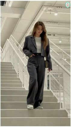 Simple Elegant Korean Outfit, Blazer Outfits For Women, Mode Zara, Business Casual Outfits For Work, Look Di Moda, Classy Work Outfits, Casual Day Outfits, Stylish Work Outfits, Quick Outfits