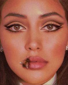 Natural Disco Makeup, 70s Makeup Easy, 70s Makeup Green Eyes, 79s Makeup, 70s Party Makeup, Natural 70s Makeup, 70s Grunge Makeup, 70d Makeup, Catlike Makeup