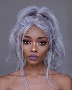Alt Summer Makeup, Fantasy Hair Black, Unique Alt Hairstyles, Summer Alt Makeup, Summer Goth Hairstyles, Spring Fantasy Hairstyles, Hair Reference Black, Futuristic Curly Hairstyles, Silver Hair On Dark Skin
