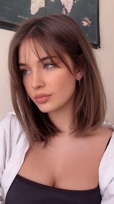 Summer Bob Hairstyles 2025 — Color Ideas, Highlights & Cute Cuts for Women Long Bob W Bangs, Short Haircuts On Round Face, Haïr Cut Ideas For Straight Hair Short, Girls Hair Color Ideas, Hairstyles Bob Medium, Bob Cut For Women, Brunette Hair Bob, Bob Inspiration, Bob For Oval Face