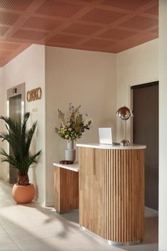 Épinglé par Syl Sal sur Salon en 2025 | Intérieur de salon de beauté, Intérieur de salon, Décoration salon de beauté
