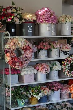 Pin by X SIMONEH on MOVEIS COMERCIAIS & LOJAS | Flower shop design, Flower shop decor, Flower shop interiors