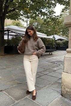 White Shoes Office Outfit, Parisian Vibes Outfit, Timeless Women, French Sweater, Parisian Chic Style Spring, European Outfits Aesthetic, French Business Casual, Knitted Pants Outfit, French Style Cardigan Outfit