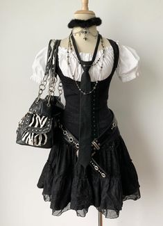 grunge y2k outfit in 2025 | Stylish outfits, Fashion inspo outfits, Alternative outfits