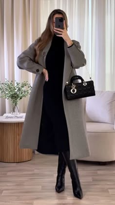 Outfit For Ladies, Long Dress For Winter, Outfit For Cool Weather, Winter Women Style, Coat With Long Dress, Casual Dress Up, Winter Dress Outfit Ideas, Classic And Elegant Outfits, Autumn Outfits Aesthetic Classy 2025