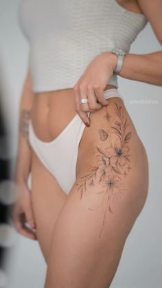 Flower Hip Tattoos, Side Hip Tattoos, Upper Thigh Tattoos, Hüfte Tattoo, Floral Thigh Tattoos, Hip Thigh Tattoos, Tatuagem No Quadril, Tatouage Cuisse, Hip Tattoos Women