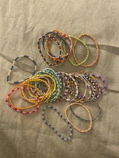 Preppy Jewelry, Beaded Necklace Diy, Diy Bracelet Designs, Diy Bracelets Patterns, Beads Bracelet Design, Handmade Wire Jewelry, Summer Bracelets, Beaded Bracelets Diy, Jewelry Lookbook