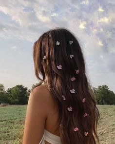 Interview Hairstyles Medium, Preppy Hairstyles, Concert Hairstyles, Softgirl Aesthetic, Work Hairstyles, Voluminous Hair, Spring Aesthetic, Brunette Girl, Sleek Hairstyles